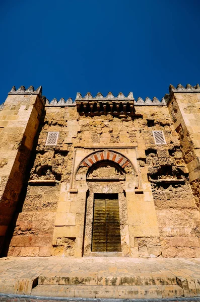 Detailfassade der Moschee-Kathedrale, Cordoba, Andalusien, Spanien, auch als Mezquita bekannt — Stockfoto