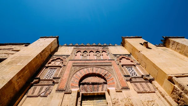 Detailfassade der Moschee-Kathedrale, Cordoba, Andalusien, Spanien, auch als Mezquita bekannt — Stockfoto
