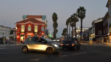 Yoğun yaz akşamı gece kutsal kase zaman atlamalı bir giriş tarihi kent merkezine Cascais, Portekiz için gün