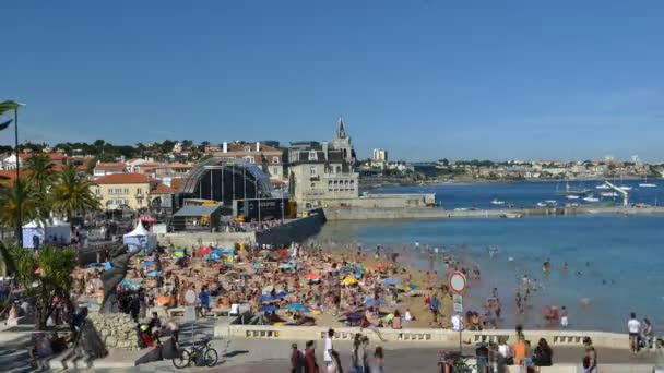 Time lapse of crowded sandy beach in Cascais near Lisbon, Portugal during the summer. This beach is known as Praia da Ribeira — Stock Video