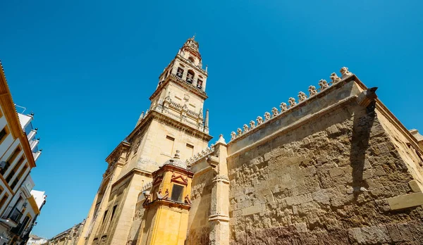 コルドバ, スペイン - ユネスコ世界遺産のラ ・ メスキータ大聖堂の鐘楼 — ストック写真