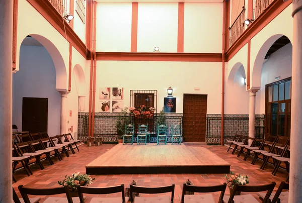 Пустой La Casa del Fenco - концертный зал Торио Алькантары в центре Севиля, Андалусия, Испания — стоковое фото