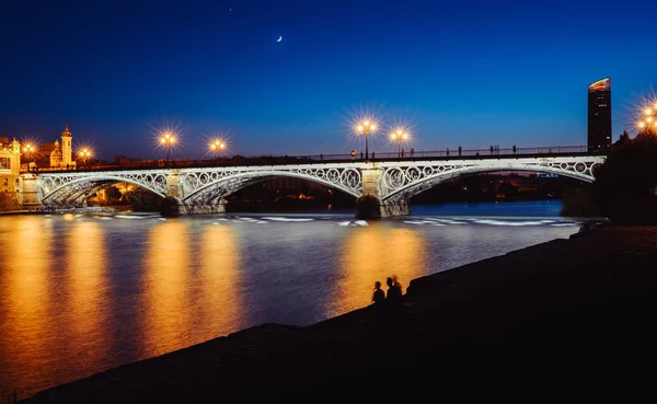 Puente de Triana o Puente de Triana en Sevilla, España — Foto de Stock