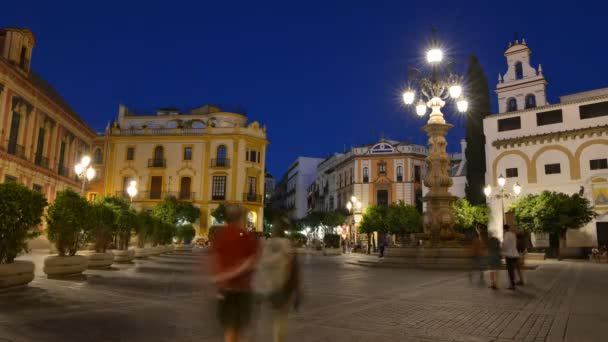 Πάροδο του χρόνου μπλε ώρα των πεζών στο Plaza Virgen de los Reyes οδηγεί σε Calle Mateos Gago, Σεβίλλη, Ανδαλουσία, Ισπανία — Αρχείο Βίντεο