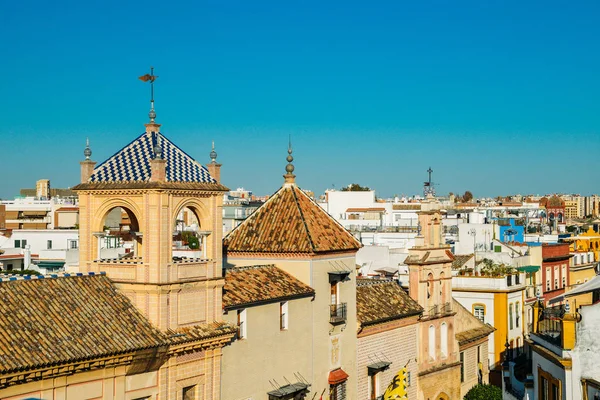 Lage skyline van het panoramisch uitzicht van Sevilla, Andalusie, Spanje — Stockfoto