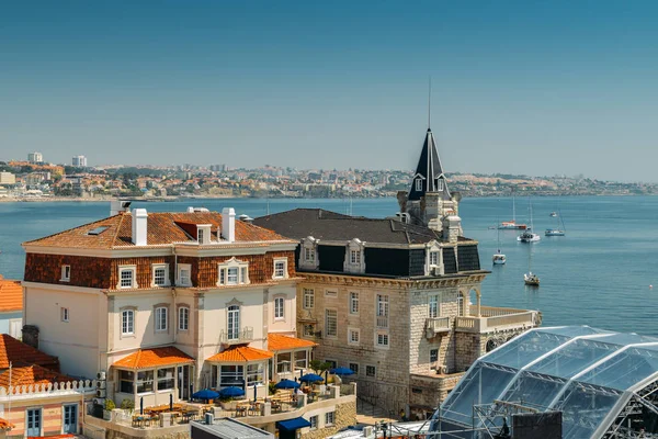 Palacio Seixas in Cascais, Portugal with the bay in background — Stock Photo, Image