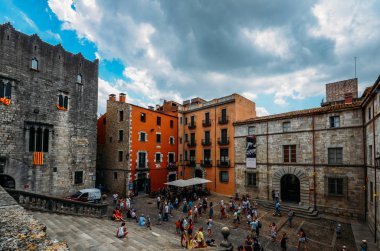Turistler Katedrali merdiven ve kare, Placa de la Catedral Catalonia, İspanya eski Girona şehir