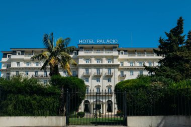 Alman ve Müttefik casuslar tarafından İkinci Dünya Savaşı sırasında yanı sıra Ian Fleming, James Bond cerator uğrak ünlü Hotel Palacio ön cephe