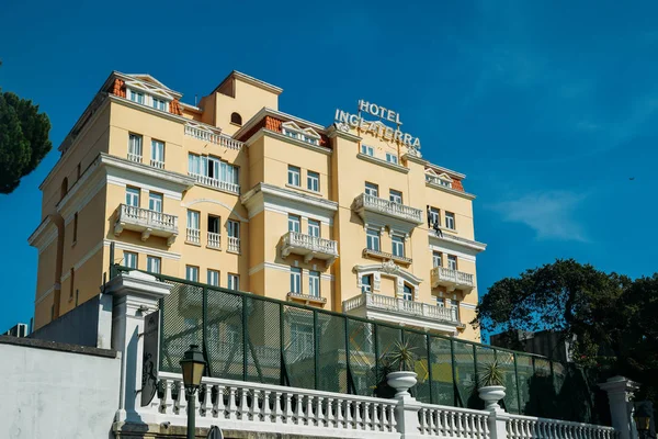 Fachada de estilo Belle Epoque Hotel Inglaterra en Estoril, famoso por albergar espías de la Segunda Guerra Mundial — Foto de Stock