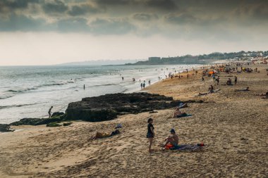 carcavelos, Portekiz Atlantik yaz plaj kalabalık