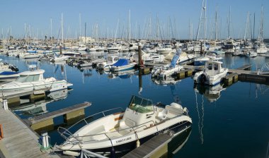 Yat, yelkenli tekneler ve teknelere Marina Cascais, Portekiz