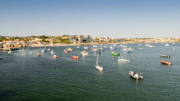 Paysage urbain balnéaire de Cascais en journée d'été. Cascais municipalité, Portugal — Photo