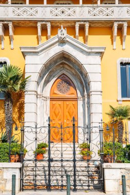 Casa L. Perestrelo de Vasconcelos, erken 20 yüzyılda neomanueline özellikleri ile tipik bir Portekizli Sarayı olarak inşa cephe