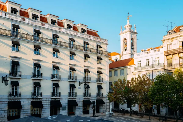 リスボン、ポルトガルの伝統的な建物のファサードの細部 — ストック写真