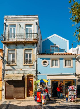 Cascais tarihi merkezinde turist catering dükkanı