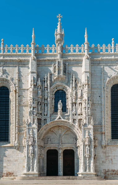 Entrée de Mosteiro dos Jeronimos, un ancien monastère très décoré, situé dans le quartier de Belem à l'ouest de Lisbonne - Site du patrimoine mondial de l'UNESCO — Photo