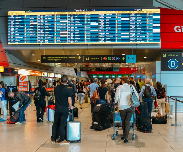 리스본 공항, 일컬어 리스본 Portela 공항, 포르투갈 주요 국제 게이트웨이 승객 — 스톡 사진