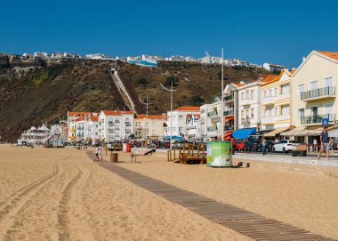 Popüler Ascensor da Nazare veya Nazare füniküler Nazare Sitio, şehir üst kısmı üzerinden potansiyel görünümünü