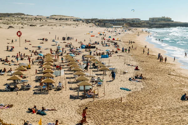 Guincho пляж кінці дня, Guincho пляж знаходиться в Cascais близько 50 км від Лісабона та популярні для кайтсерфінга — стокове фото