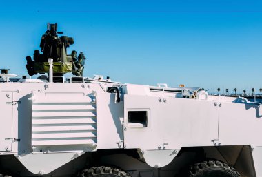 Makineli tüfek ile genel ordusu barışı koruma tank araç üstüne monte