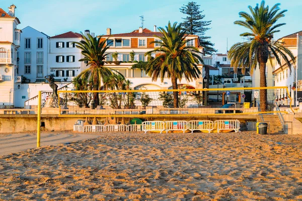 Порожній пляжного волейболу в Praia Рібейро, відразу після сходу сонця Кашкайш, Португалія — стокове фото