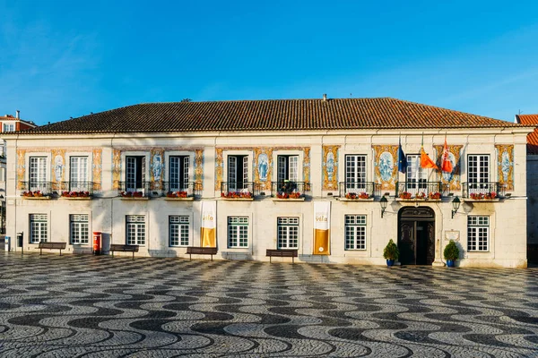 Cascais stadhuis versierd met prachtige azulejos Portugese tegels — Stockfoto