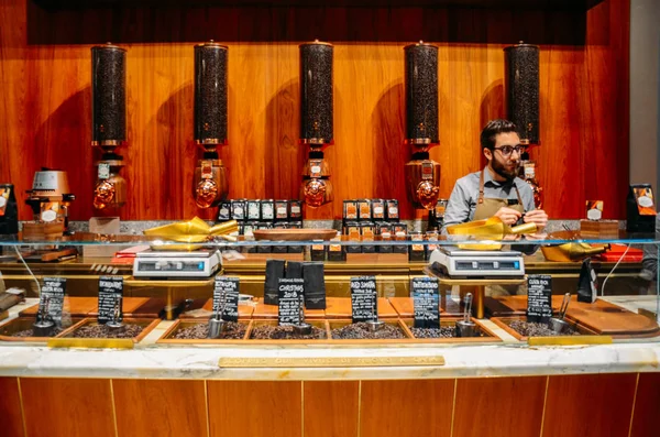 Milán Italia Nov 2018 Los Baristas Preparan Café Comida Para —  Fotos de Stock