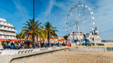 Dev dönme dolap xmas sezonu öncesinde Cascais Plajı'nda Kur oldu