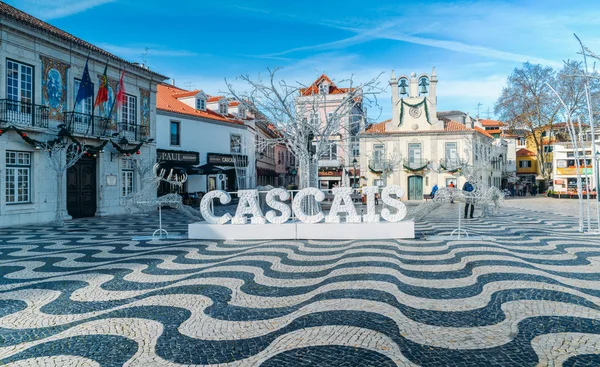 Головна площа Cascais ратуша прикрашені новорічні прикраси — стокове фото