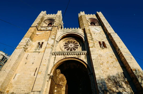 Patriarchalische kathedrale von st.maria major, santa maria maior de lisboa oder se de lisboa, in lisbon, portugal — Stockfoto
