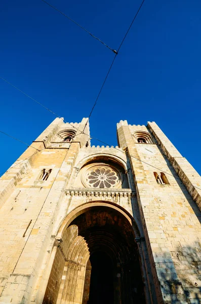 Patriarchalische kathedrale von st.maria major, santa maria maior de lisboa oder se de lisboa, in lisbon, portugal — Stockfoto