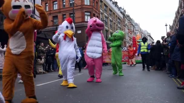 Előadók vegyen részt az ünneplés a kínai új év-ben London, Egyesült Királyság — Stock videók