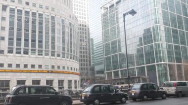 One Canada Square bina ve Reuters Plaza Canary Wharf, Londra, dikey kaydırma