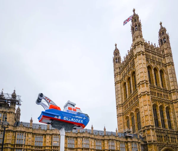 Manifestanti anti-Brexit fuori Westminster a Londra, Regno Unito — Foto Stock