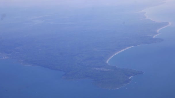 Αγγλία Isle of Wight εναέρια θέα από το παράθυρο του αεροπλάνου - 4k — Αρχείο Βίντεο