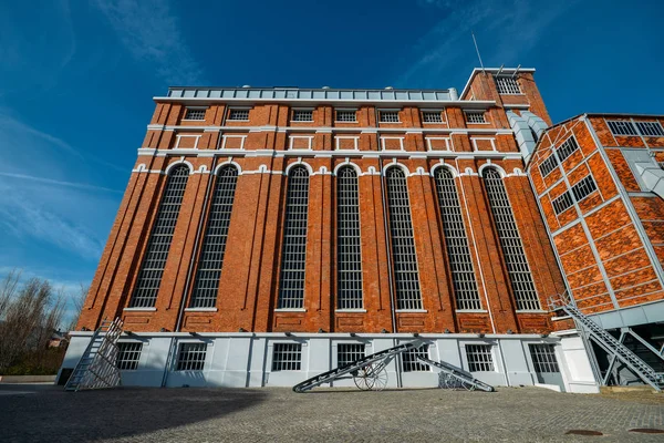 Tejo kraftwerk in lisbon, portugal, ein ehemaliges thermokraftwerk, das heute das elektrizitätsmuseum beherbergt — Stockfoto