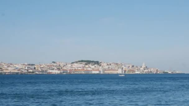 Upływ czasu wysokiej perspektywy z Lizbony starego miasta, widok z Almada, Portugalia — Wideo stockowe