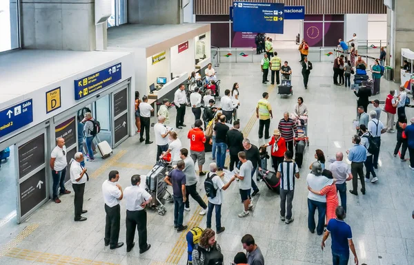 Zajęty międzynarodowych przylotów na lotnisko międzynarodowe Galeao Rio de Janeiro, Brazylia — Zdjęcie stockowe