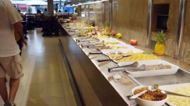 Yerel Gıda - 4k farklı tipleri ile Brezilya'da bir restoranda sıcak büfe