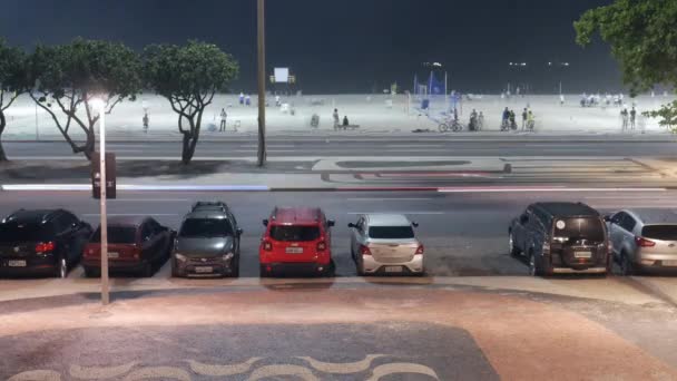 Avenida Atlantica a Pláž Copacabana v noci Time Lapse, Brazílie - 4k — Stock video