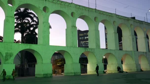 19: e-talet koloniala Lapa Arches, Rio de Janeiro, Brasilien på natten — Stockvideo