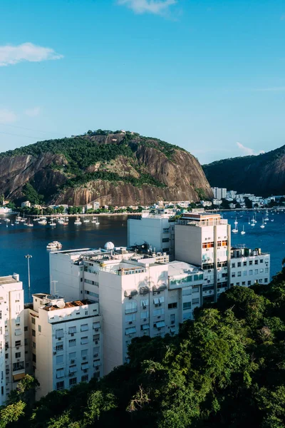 Edifici residenziali con vista sulla baia di Botafogo, Rio de Janeiro, Brasile — Foto Stock