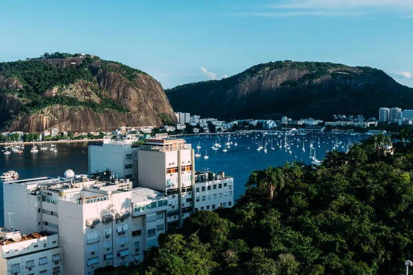 Edificios residenciales con vistas a la bahía de Botafogo, Río de Janeiro, Brasil —  Fotos de Stock