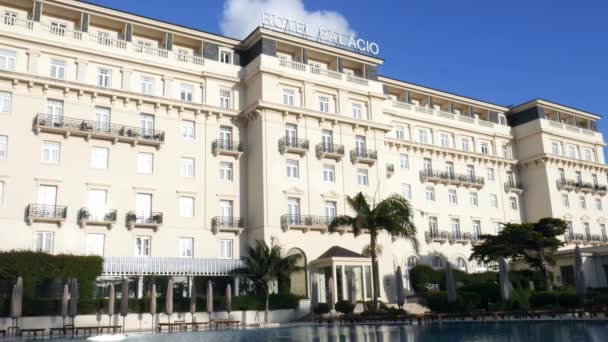 Fachada frontal del famoso Hotel Palacio en Estoril, Portugal — Vídeo de stock