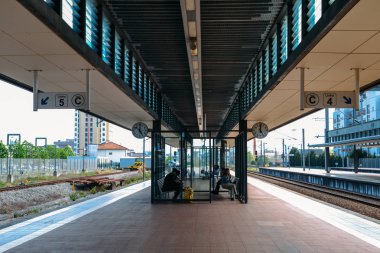 Platform at Aveiro tren istasyonu, Portekiz, Avrupa