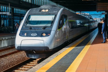 Platform at Aveiro tren istasyonu, Portekiz, Avrupa
