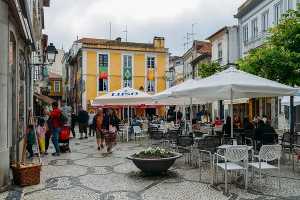 Straßencafé-Terrasse in der Altstadt von Aveiro, Portugal — Stockfoto