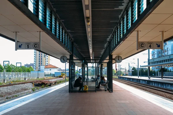 Plataforma en la estación de tren de Aveiro, Portugal, Europa —  Fotos de Stock