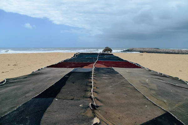 Strand med fiske nät i Espinho nära Porto, Portugal — Stockfoto