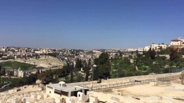 Pan, Kudüs'ün, İsrail'in Zeytin Dağı'ndan görüldüğü gibi, kayanın kubbesi de dahil olmak üzere, berrak mavi silueti olan güneşli bir günde görüntüleri bıraktı..